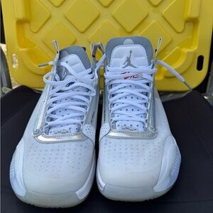 Jordan Men's White and Gray Air Jordan Xxxiv 34